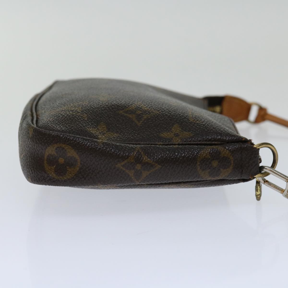 Louis Vuitton Pochette Accessoire Clutch