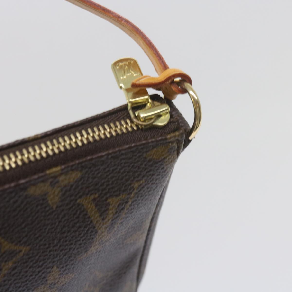 Louis Vuitton Pochette Accessoire Clutch