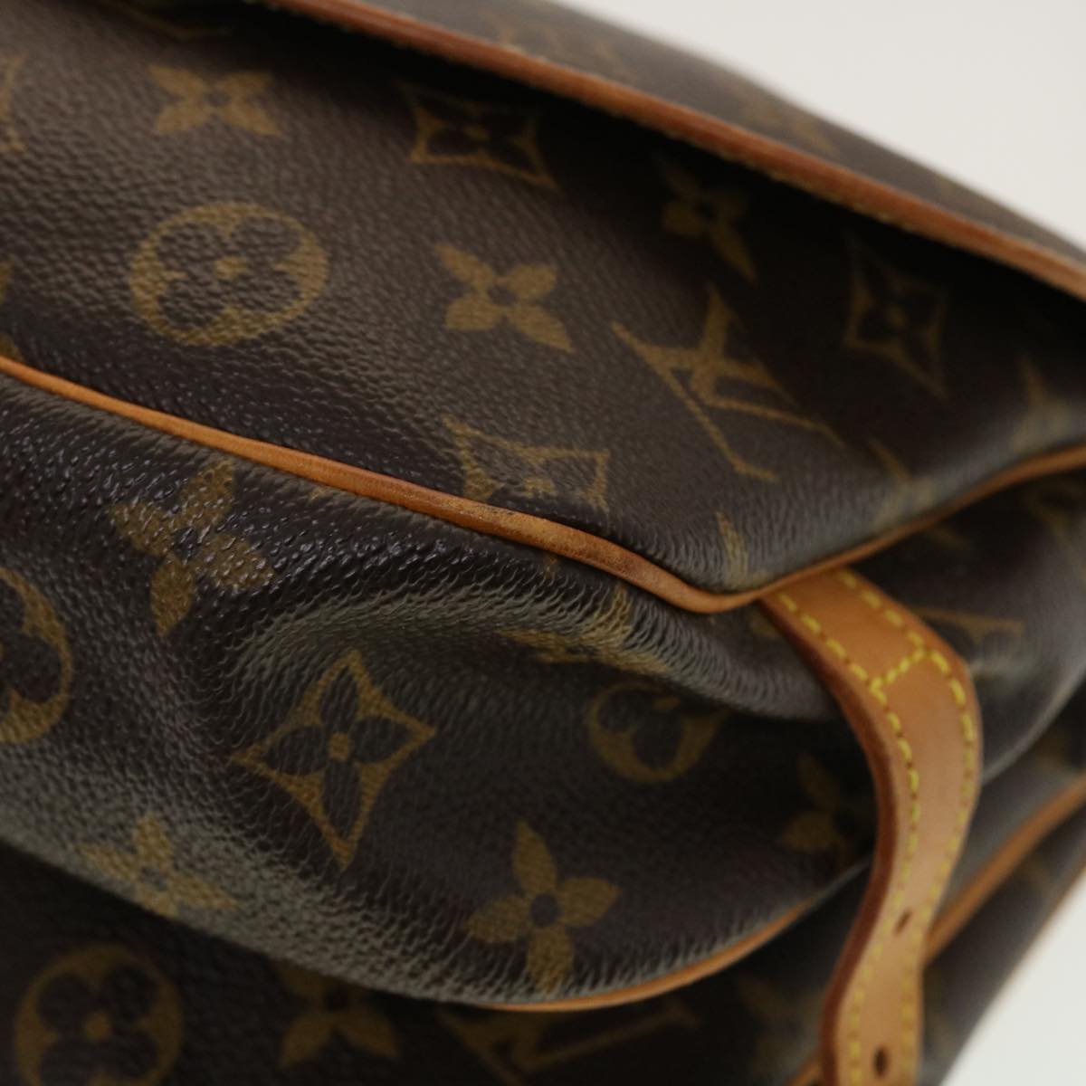 Louis Vuitton Saumur 30 shoulder