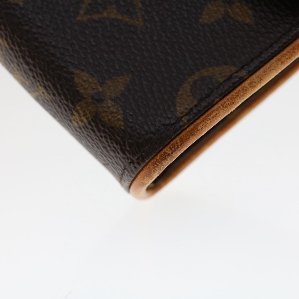 Louis Vuitton Pochette florentine Clutch