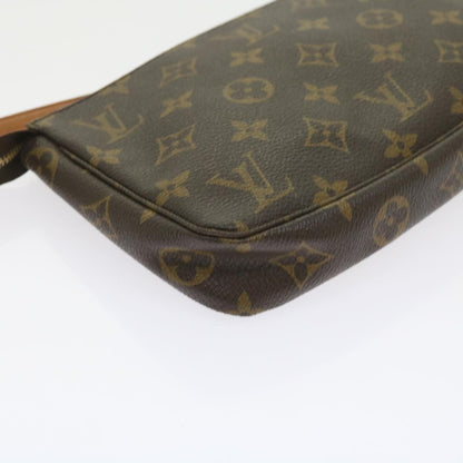 Louis Vuitton Pochette Accessoire Clutch