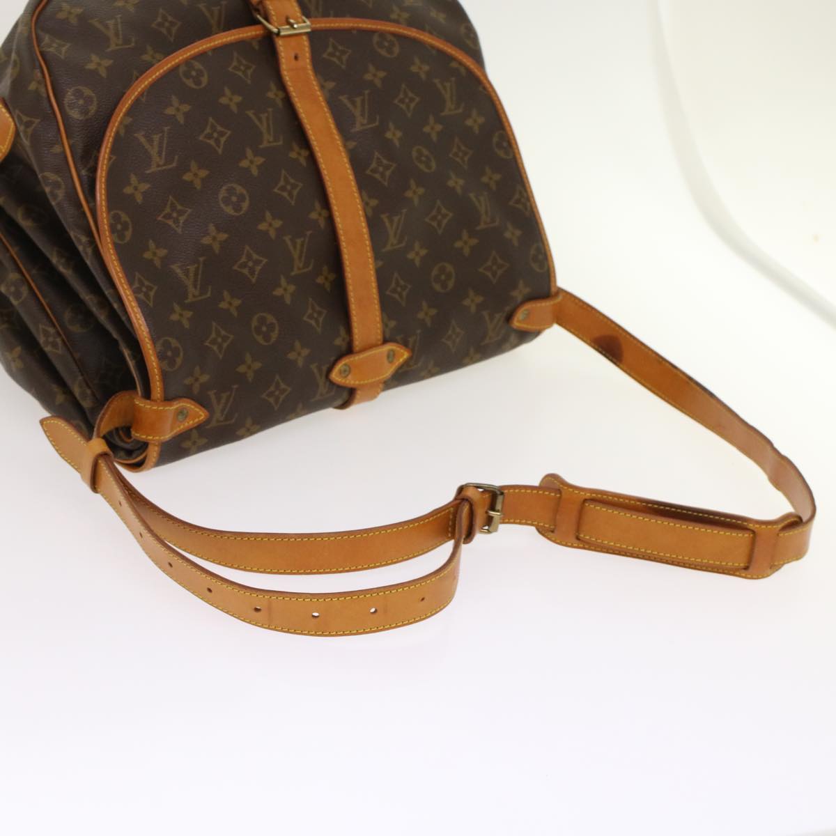 Louis Vuitton Saumur 35 Shoulder Bag