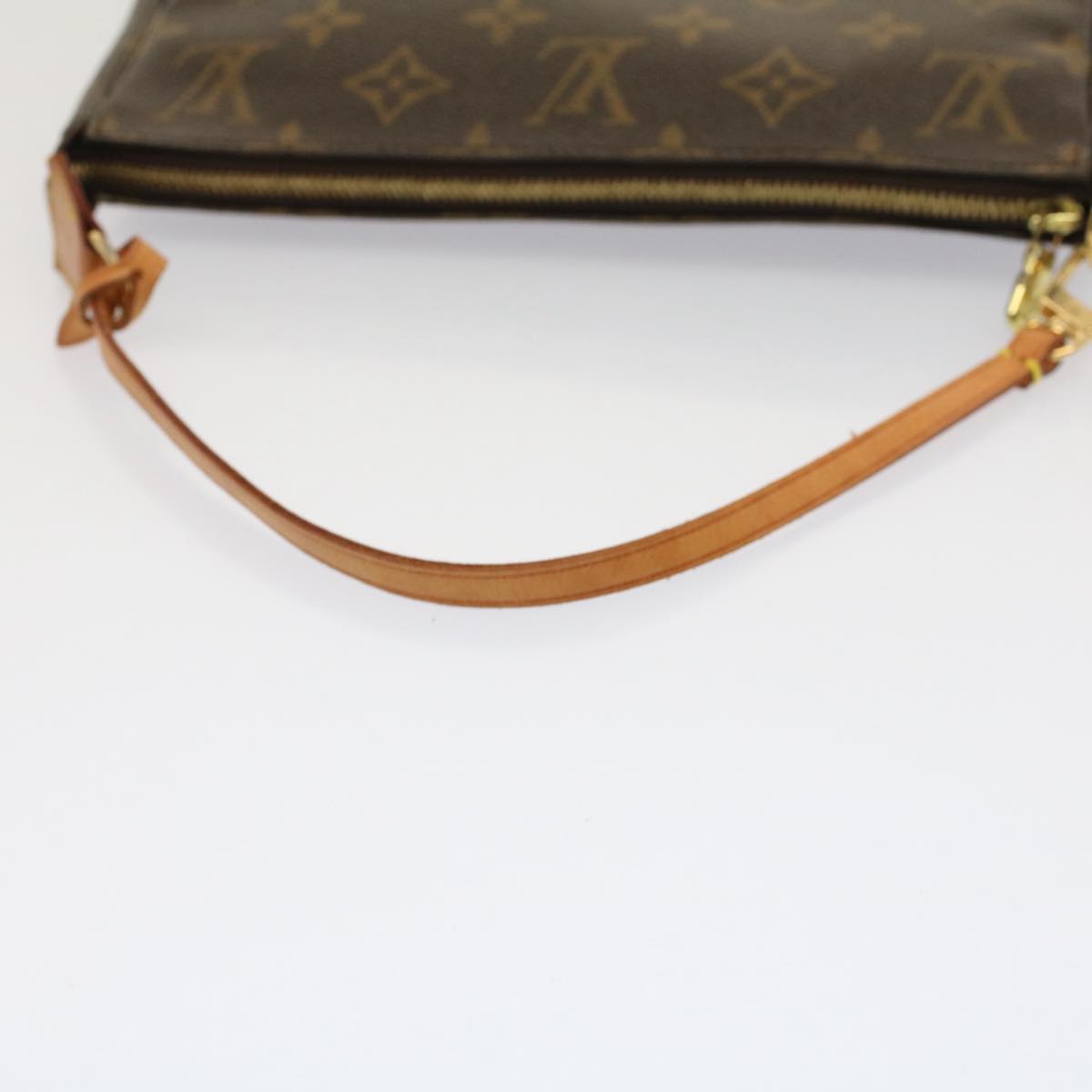 Louis Vuitton Pochette Accessoire Clutch