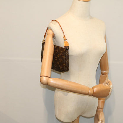 Louis Vuitton Pochette Accessoire Clutch