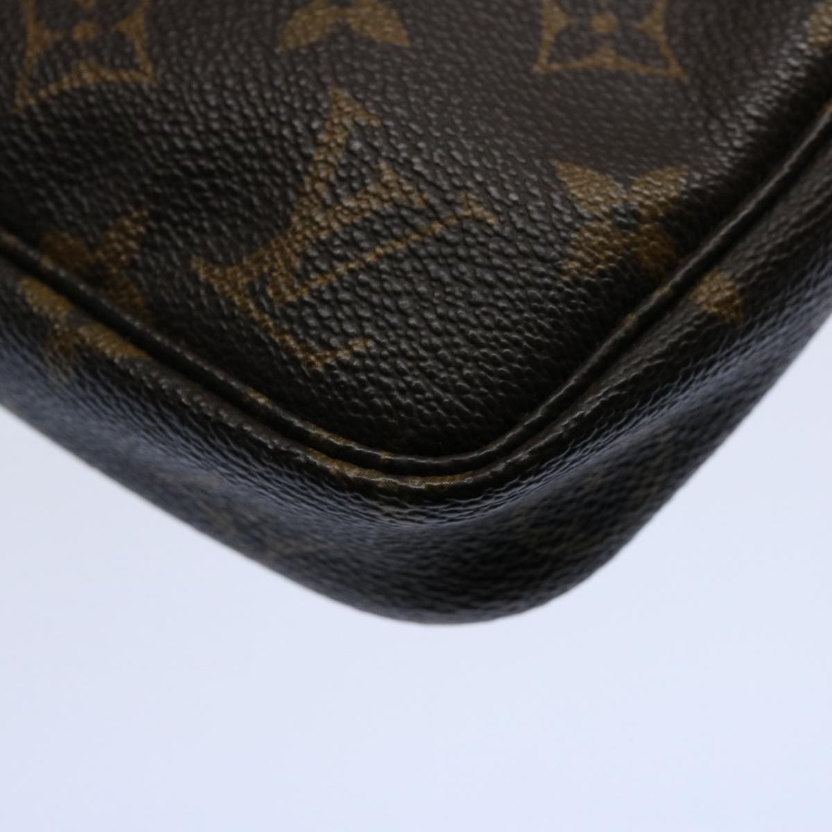 Louis Vuitton Pochette accessoires Clutch