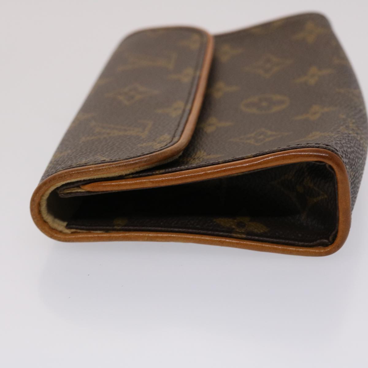 Louis Vuitton Pochette florentine Clutch