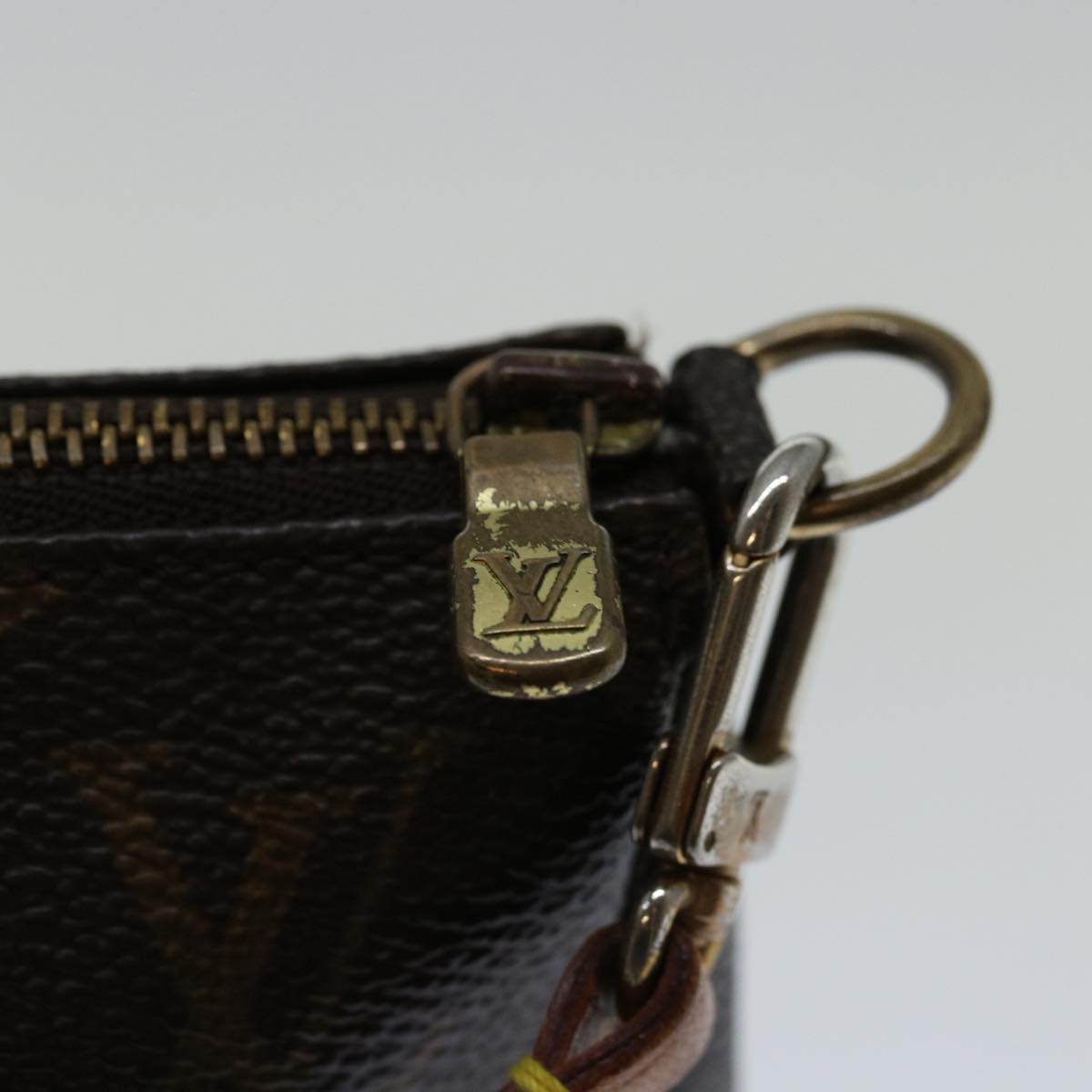 Louis Vuitton Pochette Accessoire Clutch