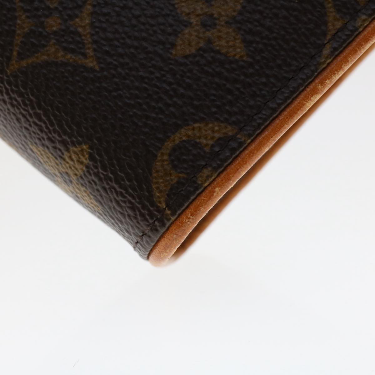 Louis Vuitton Pochette florentine Clutch