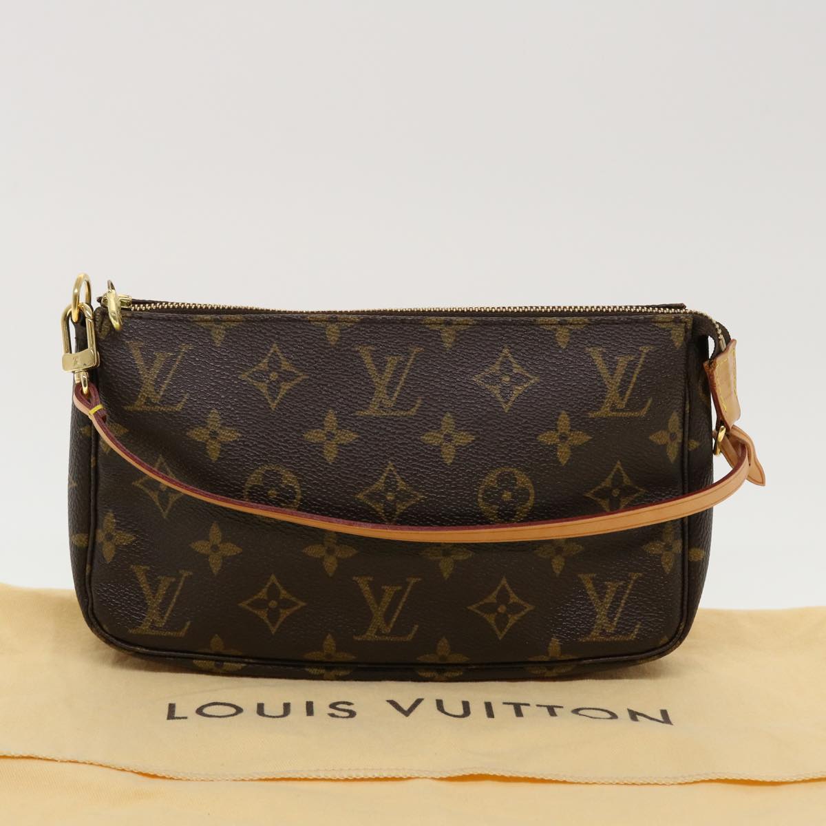 Louis Vuitton Pochette Accessoire Clutch