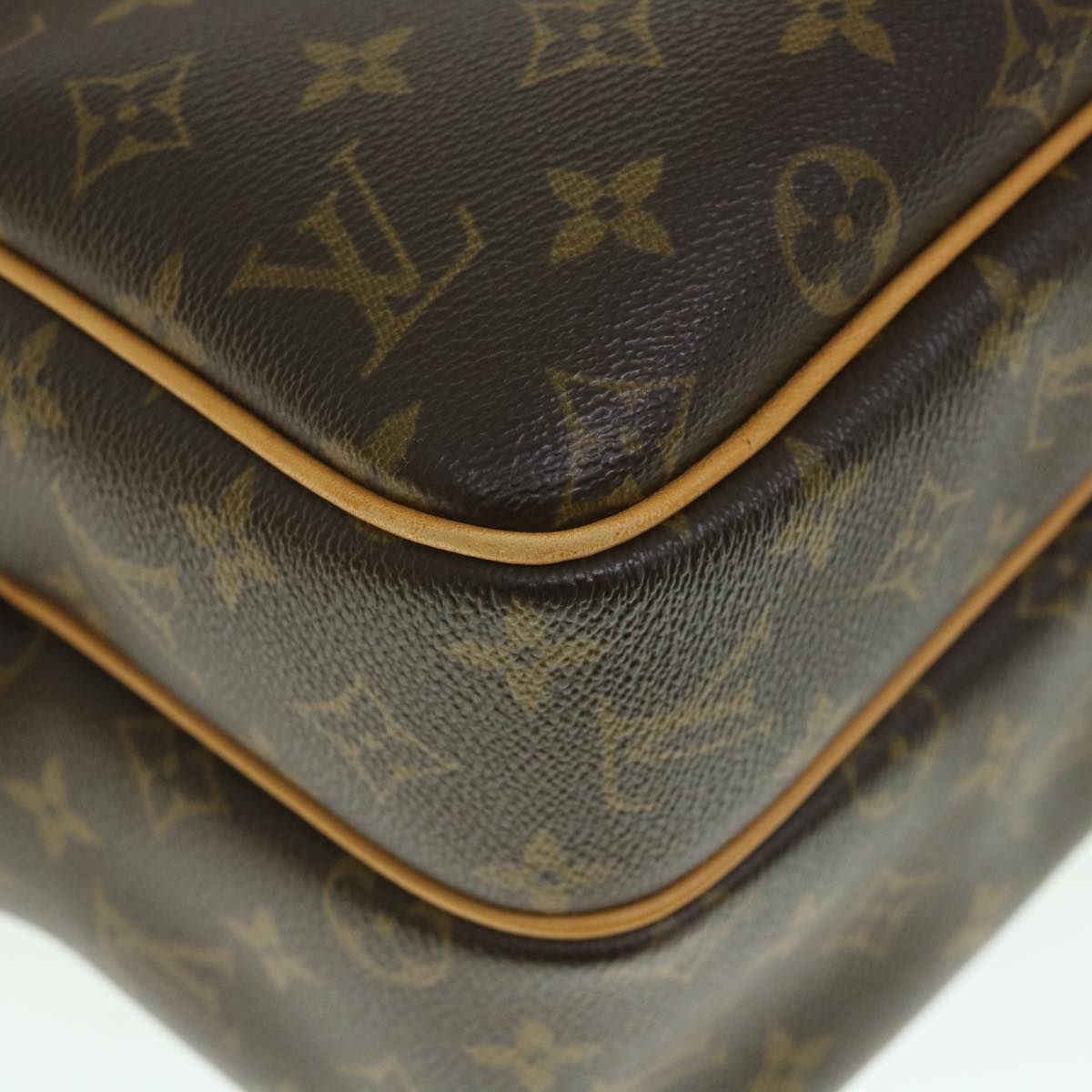 Louis Vuitton Reporter Shoulder Bag