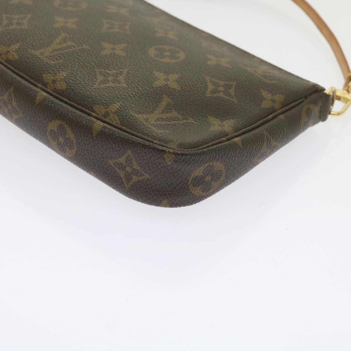 Louis Vuitton Pochette Accessoire Clutch