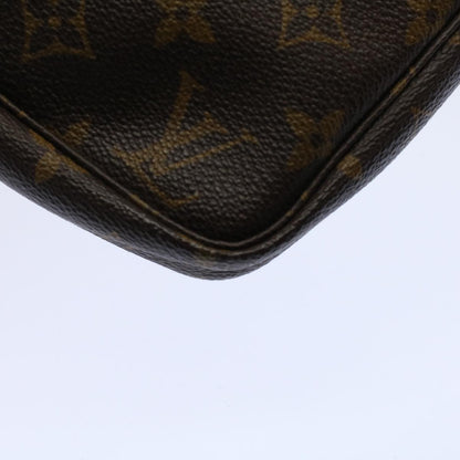 Louis Vuitton Pochette Accessoire Clutch