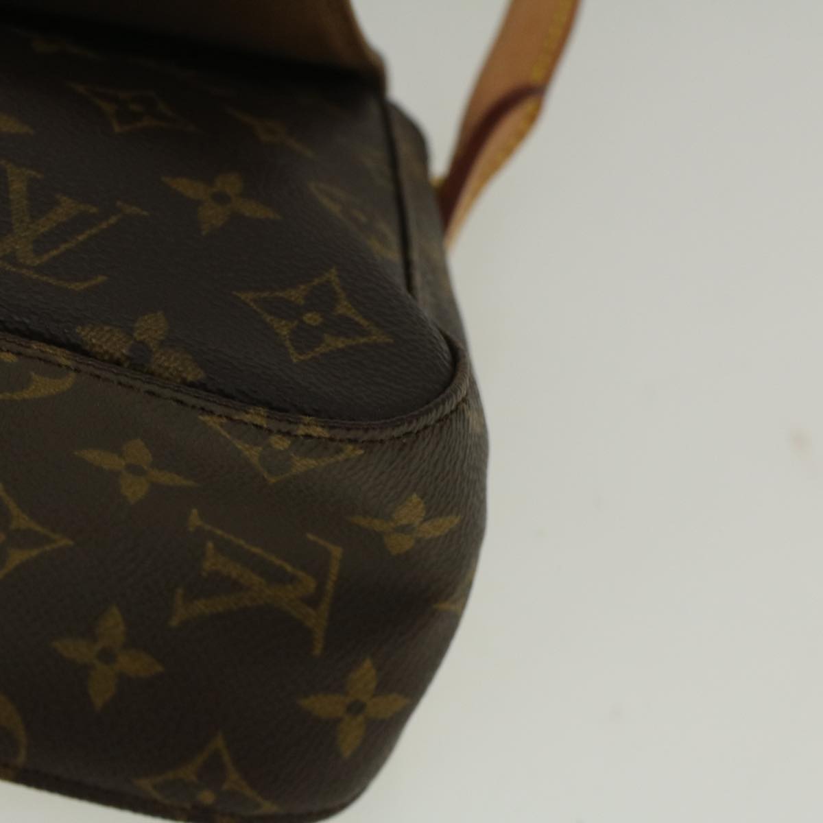 Louis Vuitton Mini looping Shoulder Bag