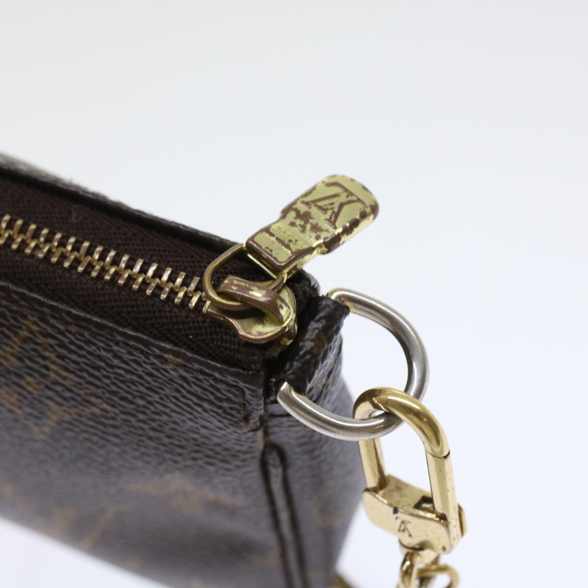 Louis Vuitton Pochette Accessoire Clutch