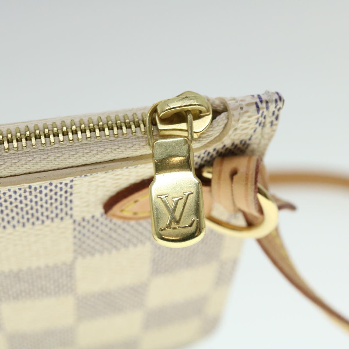 Louis Vuitton Pochette Accessoire Clutch