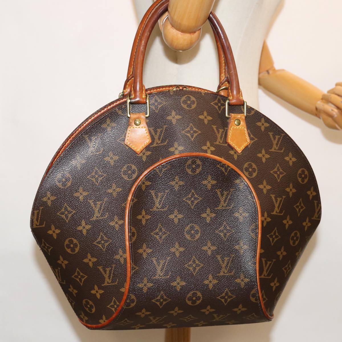 Louis Vuitton Ellipse Handbag