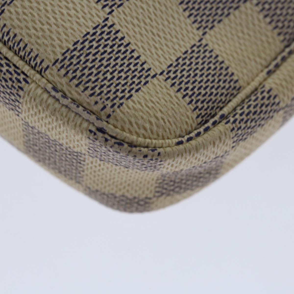 Louis Vuitton Baguette Clutch