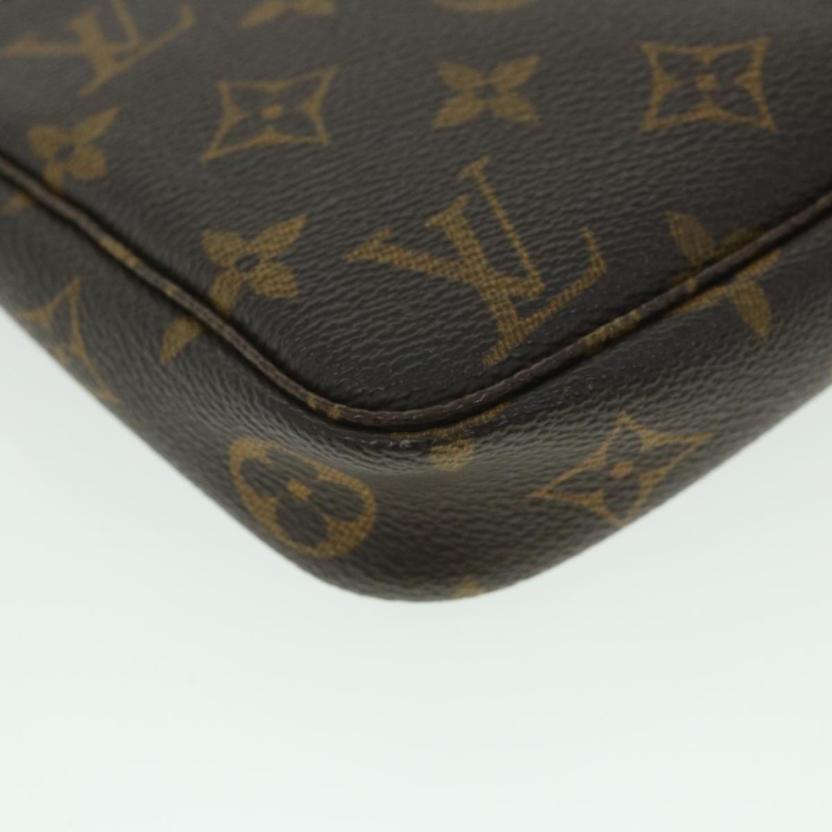 Louis Vuitton Pochette accessoires Clutch