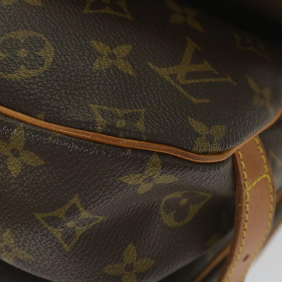 Louis Vuitton Saumur 30 Shoulder Bag