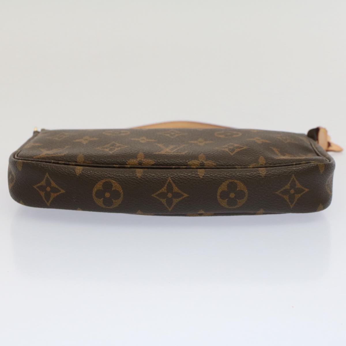 Louis Vuitton Pochette Accessoire Clutch