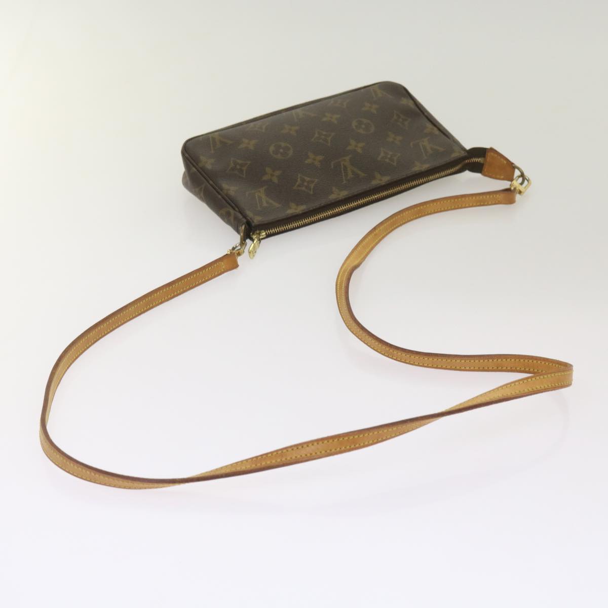 Louis Vuitton Pochette Accessoire Clutch