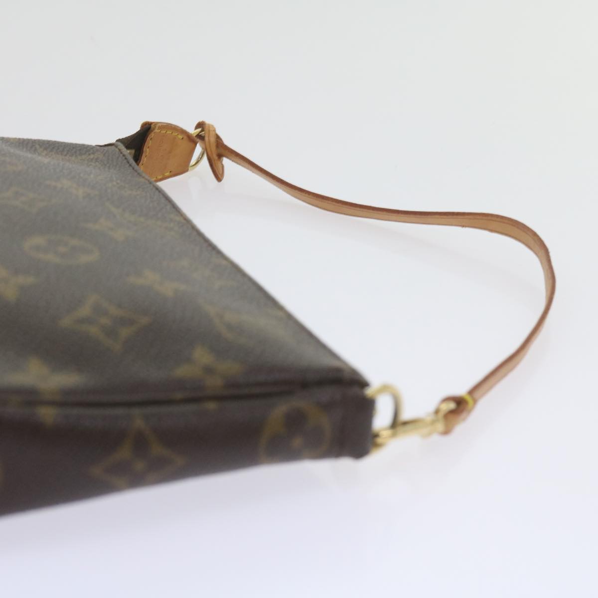 Louis Vuitton Pochette Accessoire Clutch