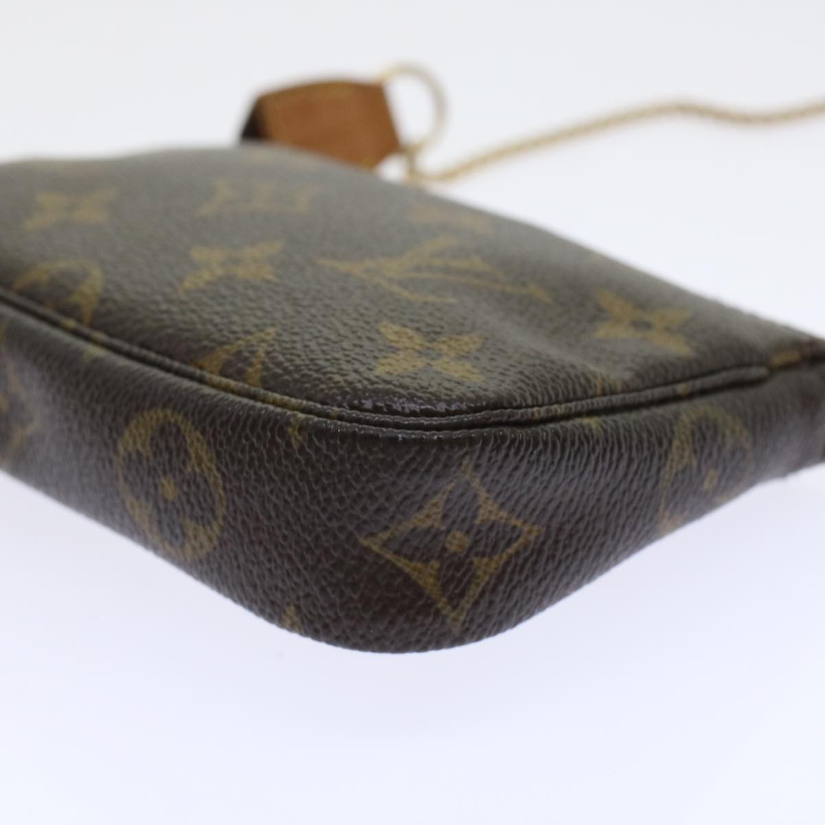 Louis Vuitton Pochette Accessoire Clutch