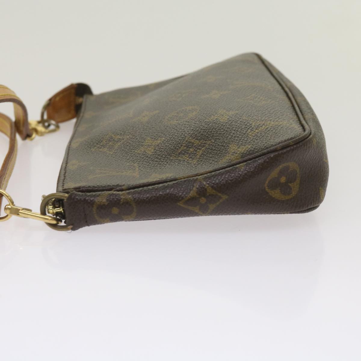 Louis Vuitton Pochette Accessoire Clutch