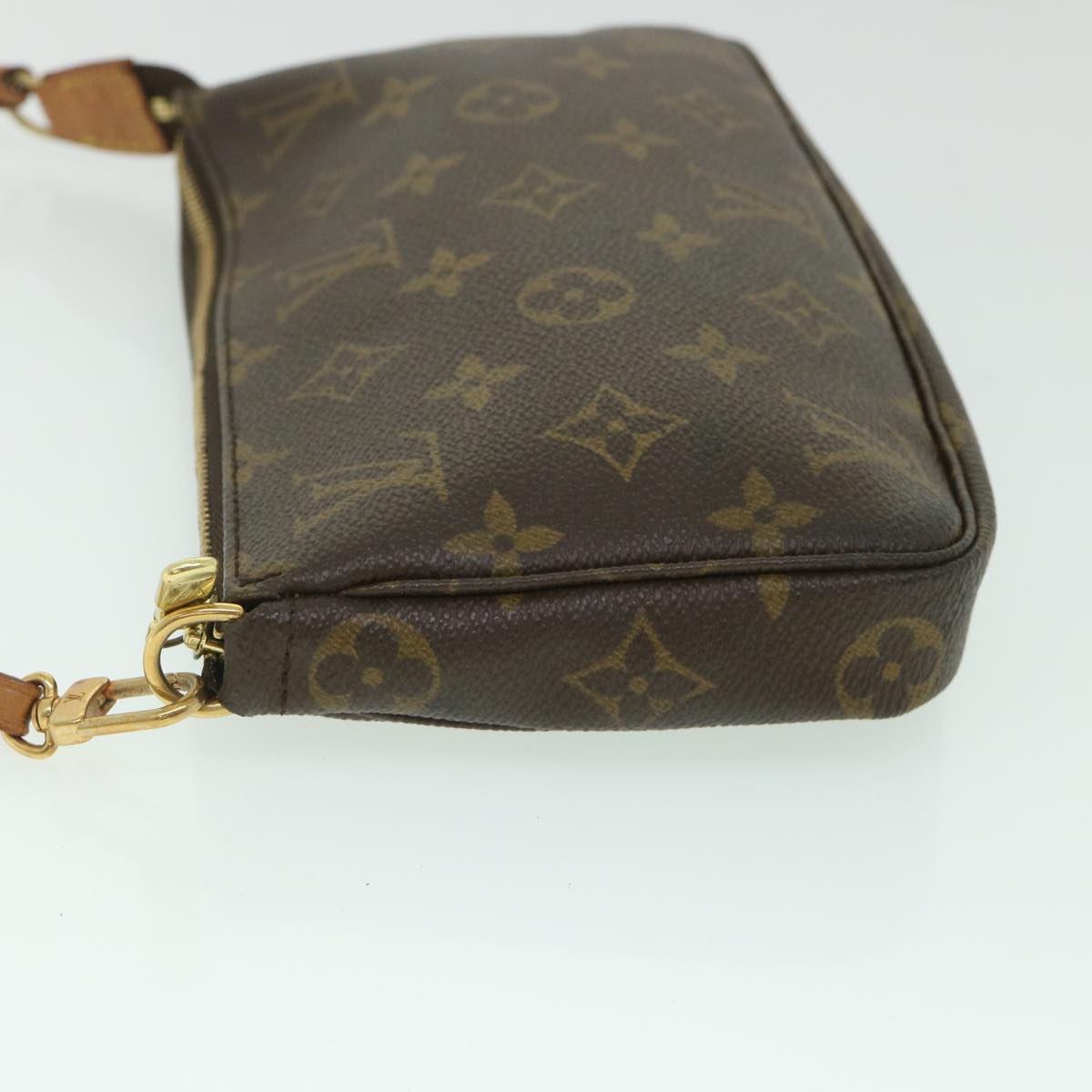 Louis Vuitton Pochette Accessoire Clutch