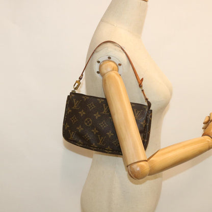 Louis Vuitton Pochette Accessoire Clutch