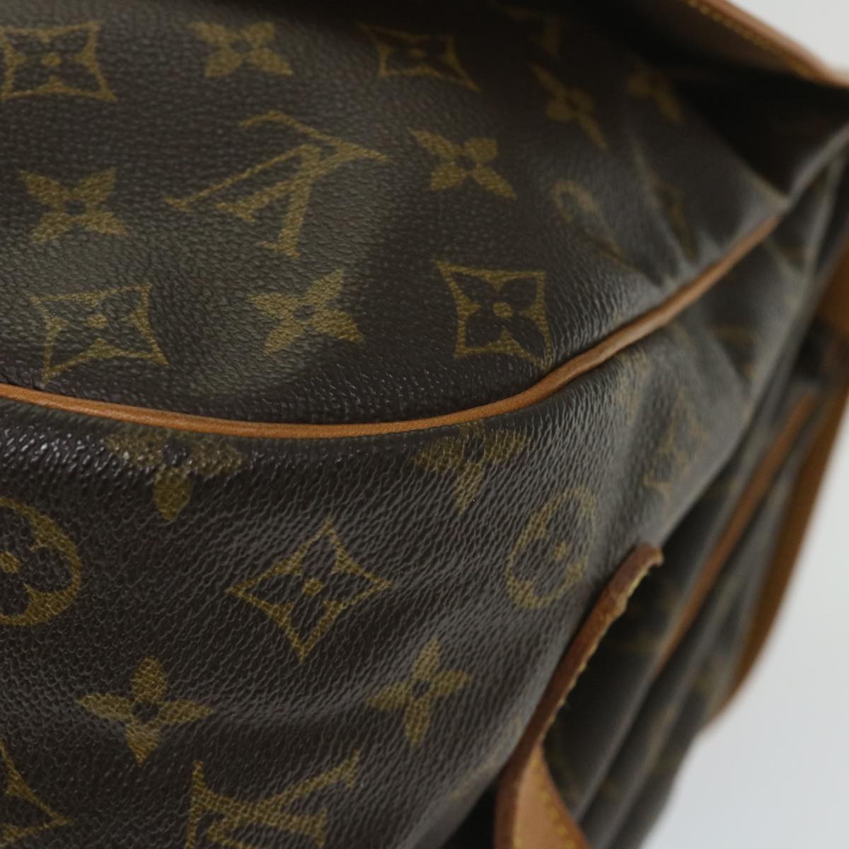 Louis Vuitton Saumur 35 Shoulder Bag