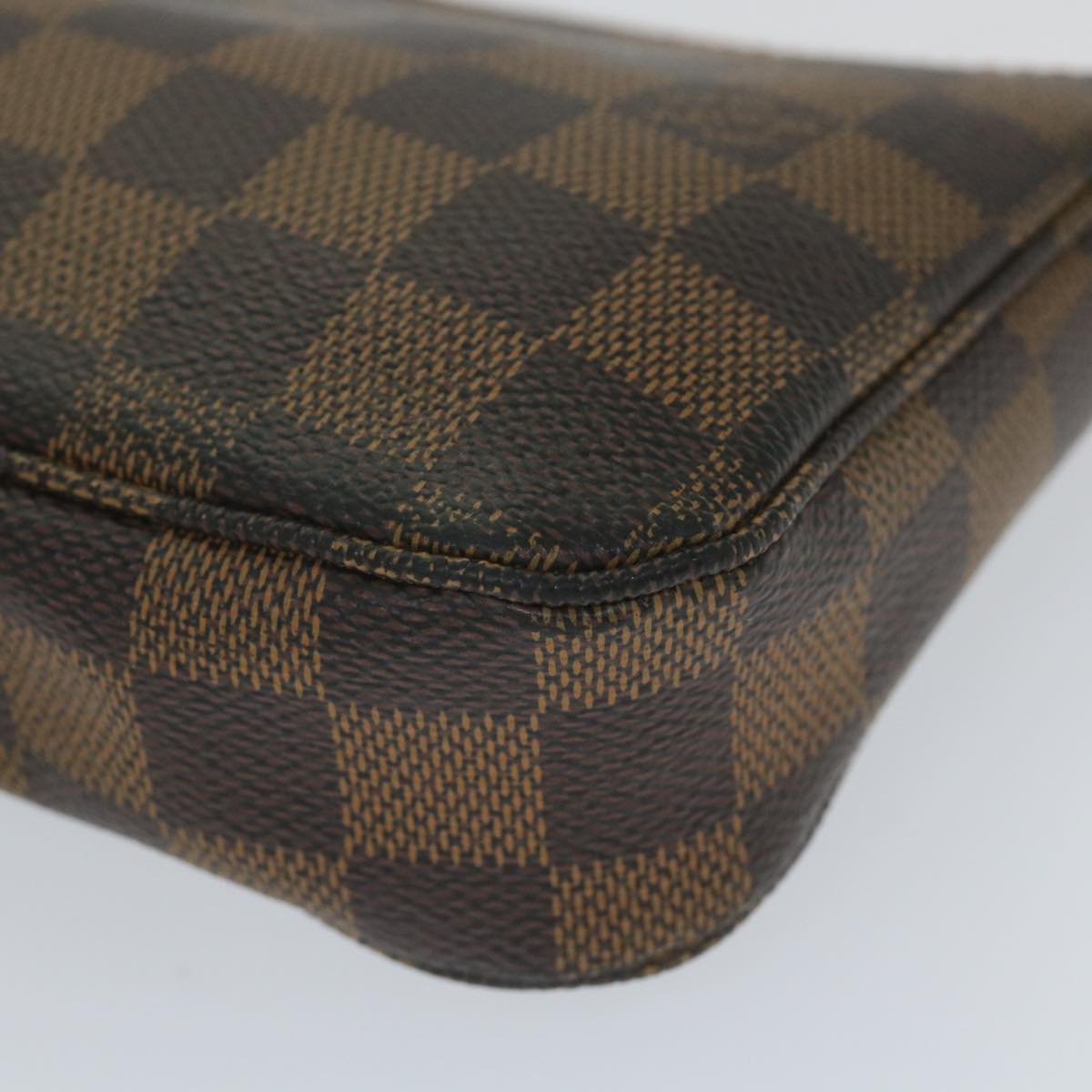 Louis Vuitton Pochette Accessoire Clutch