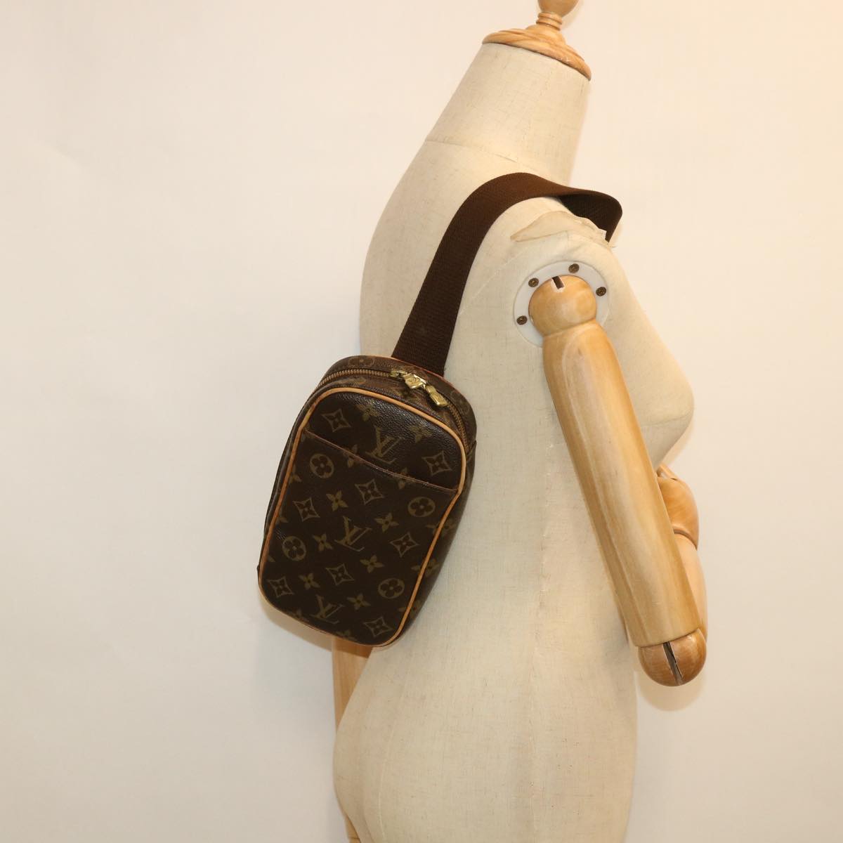 Louis Vuitton Pochette gange Shoulder Bag