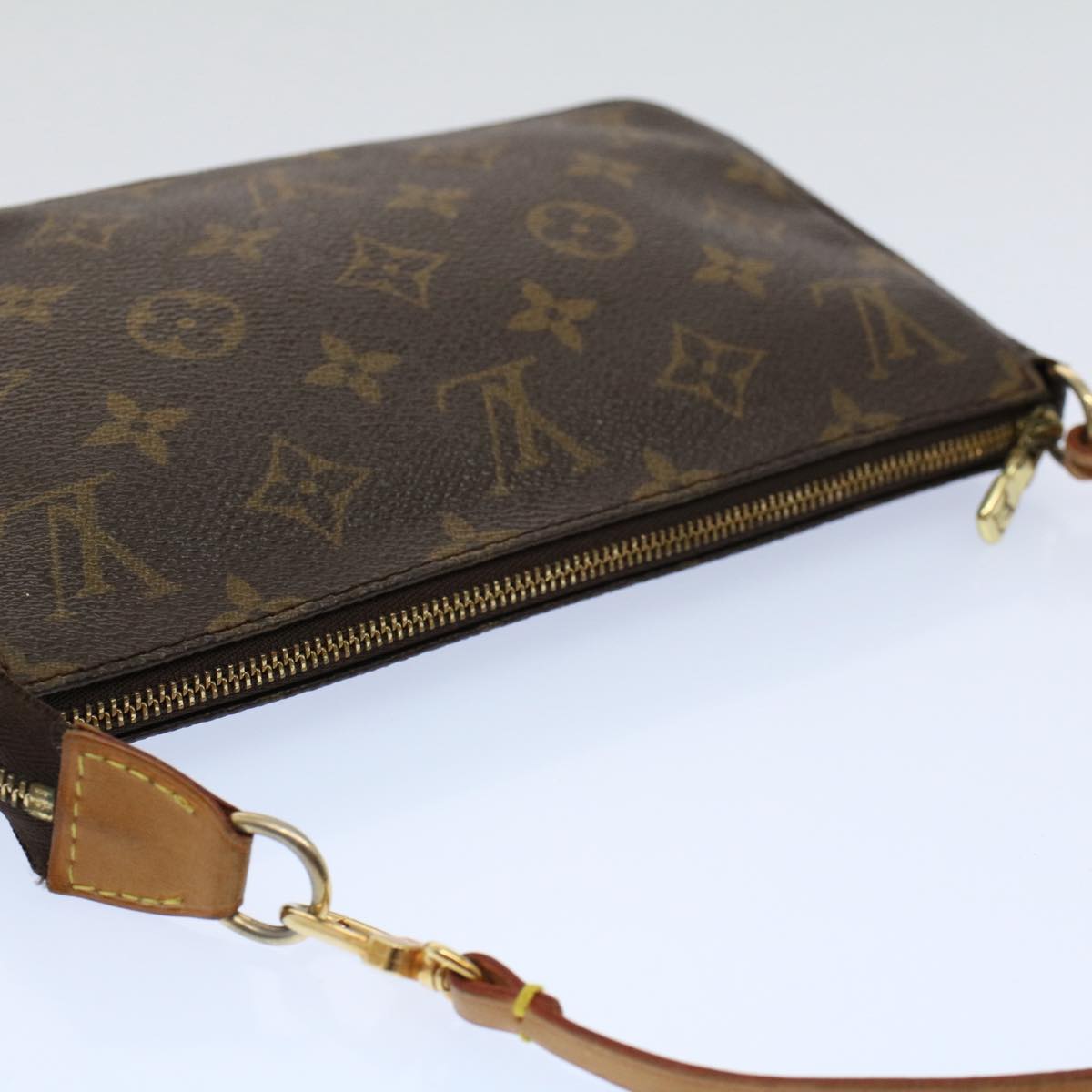 Louis Vuitton Pochette Accessoire Clutch