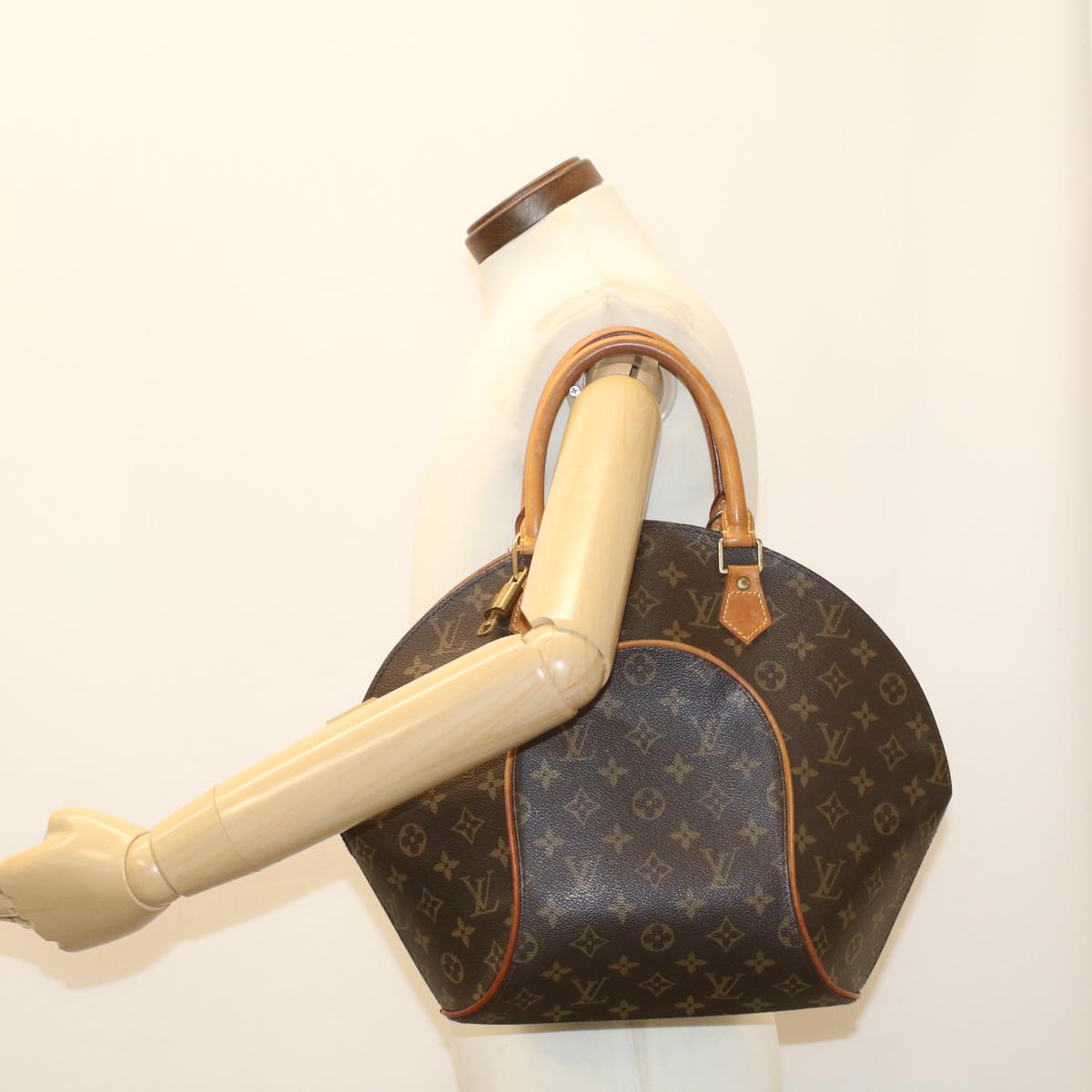 Louis Vuitton Ellipse Handbag