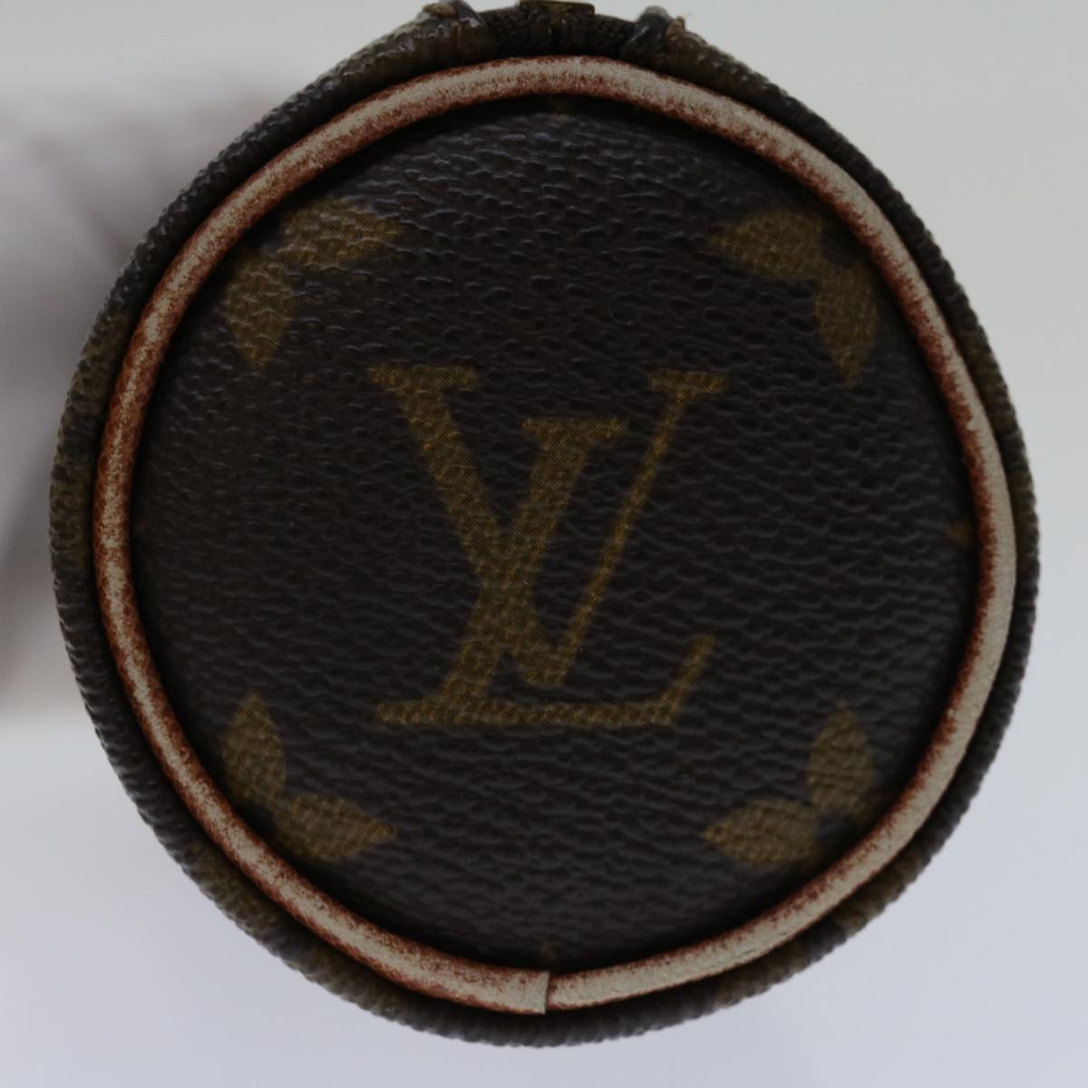 Louis Vuitton Etui à balles de golf Clutch