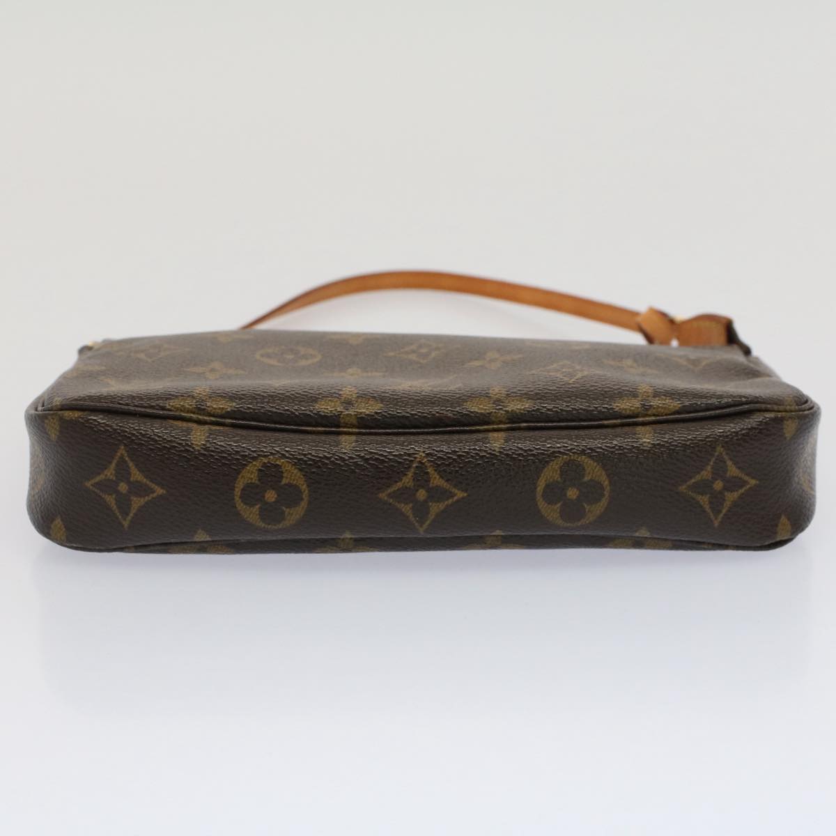 Louis Vuitton Pochette Accessoire Clutch