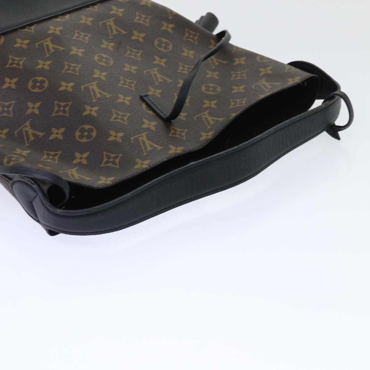 Louis Vuitton Idole Handbag