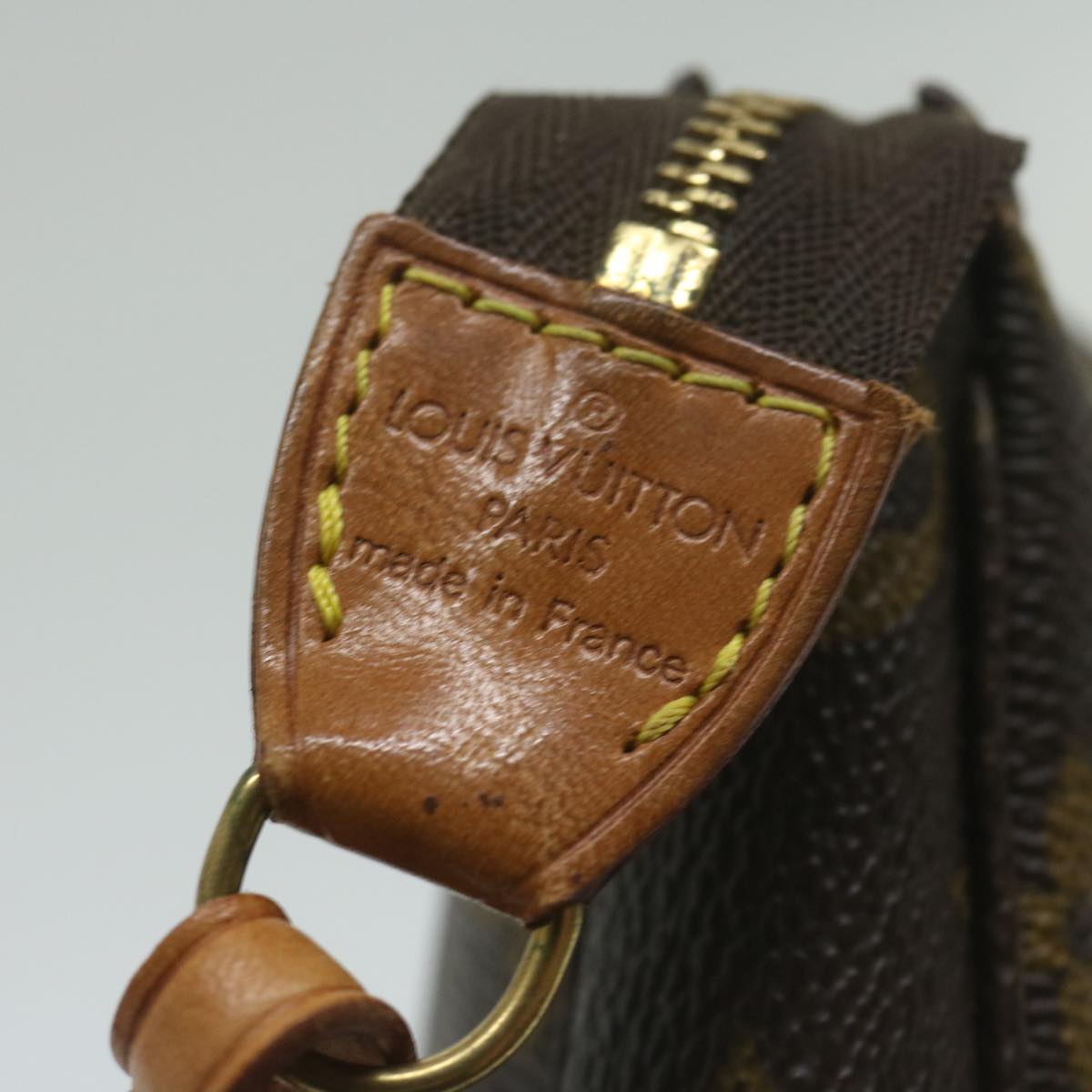 Louis Vuitton Pochette Accessoire Clutch