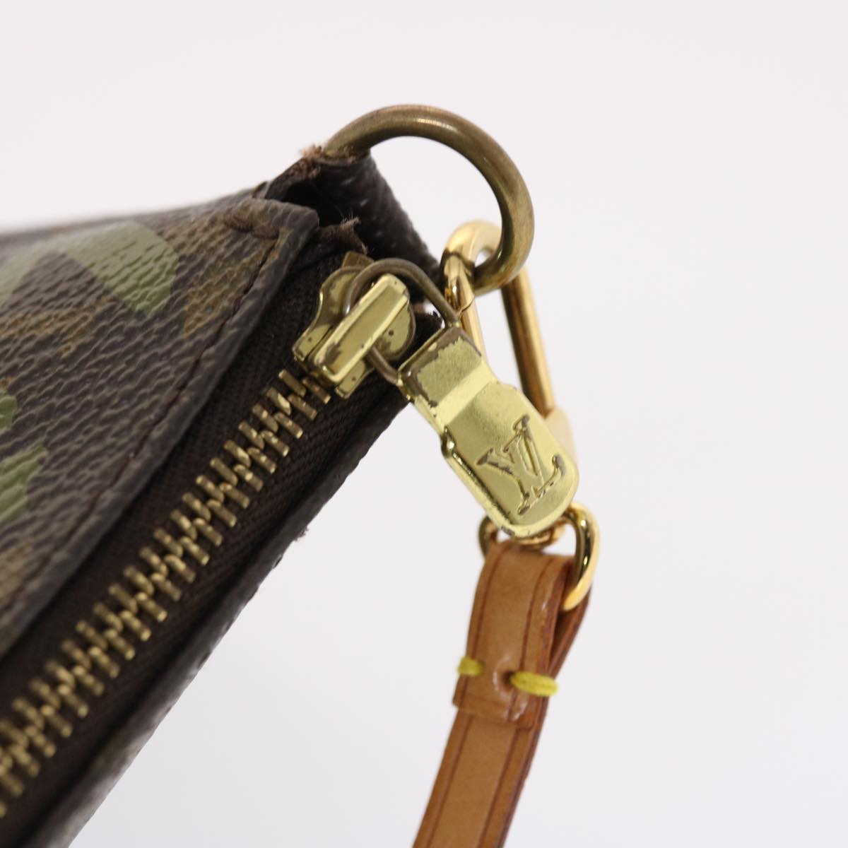 Louis Vuitton Pochette Accessoire Clutch