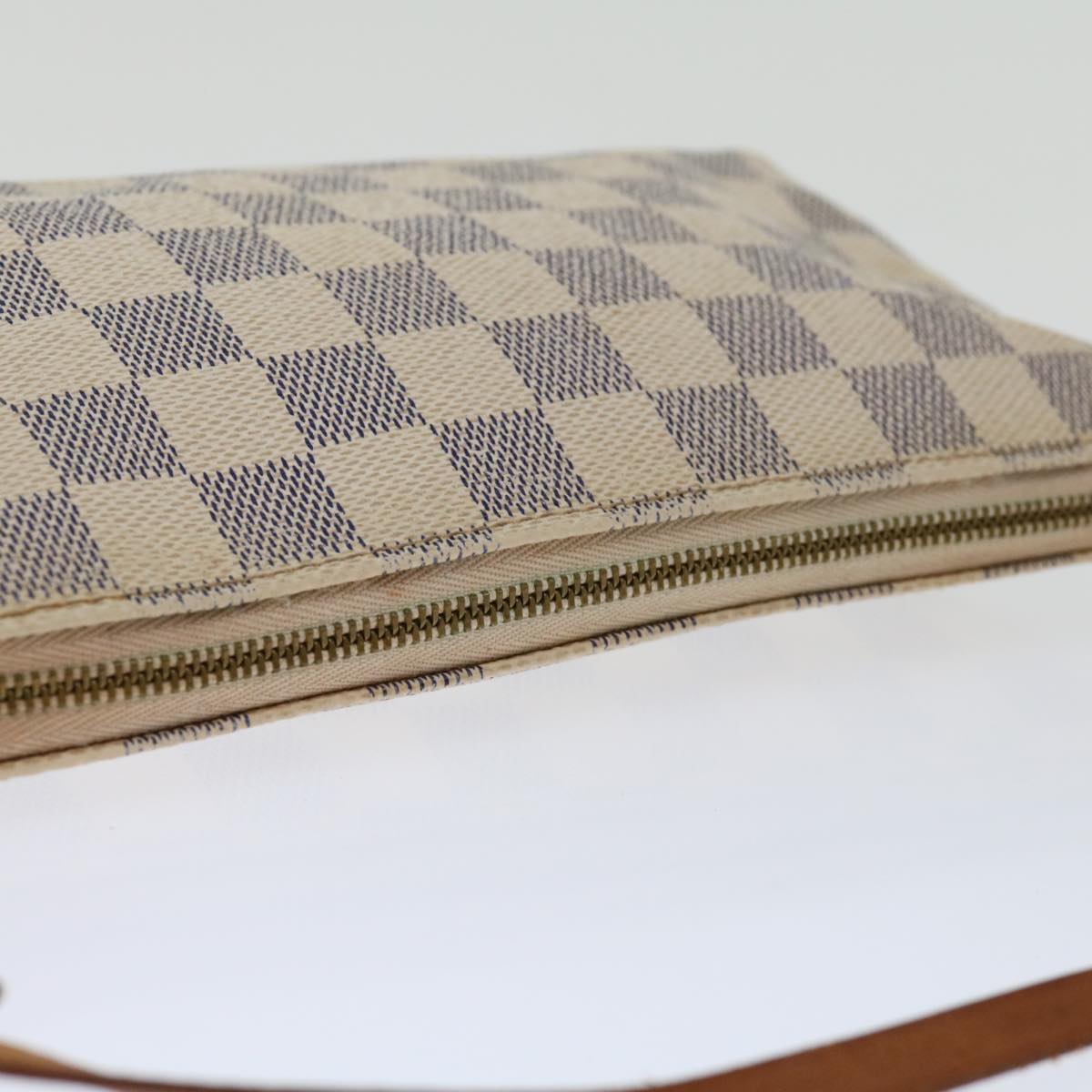 Louis Vuitton Pochette Accessoire Clutch