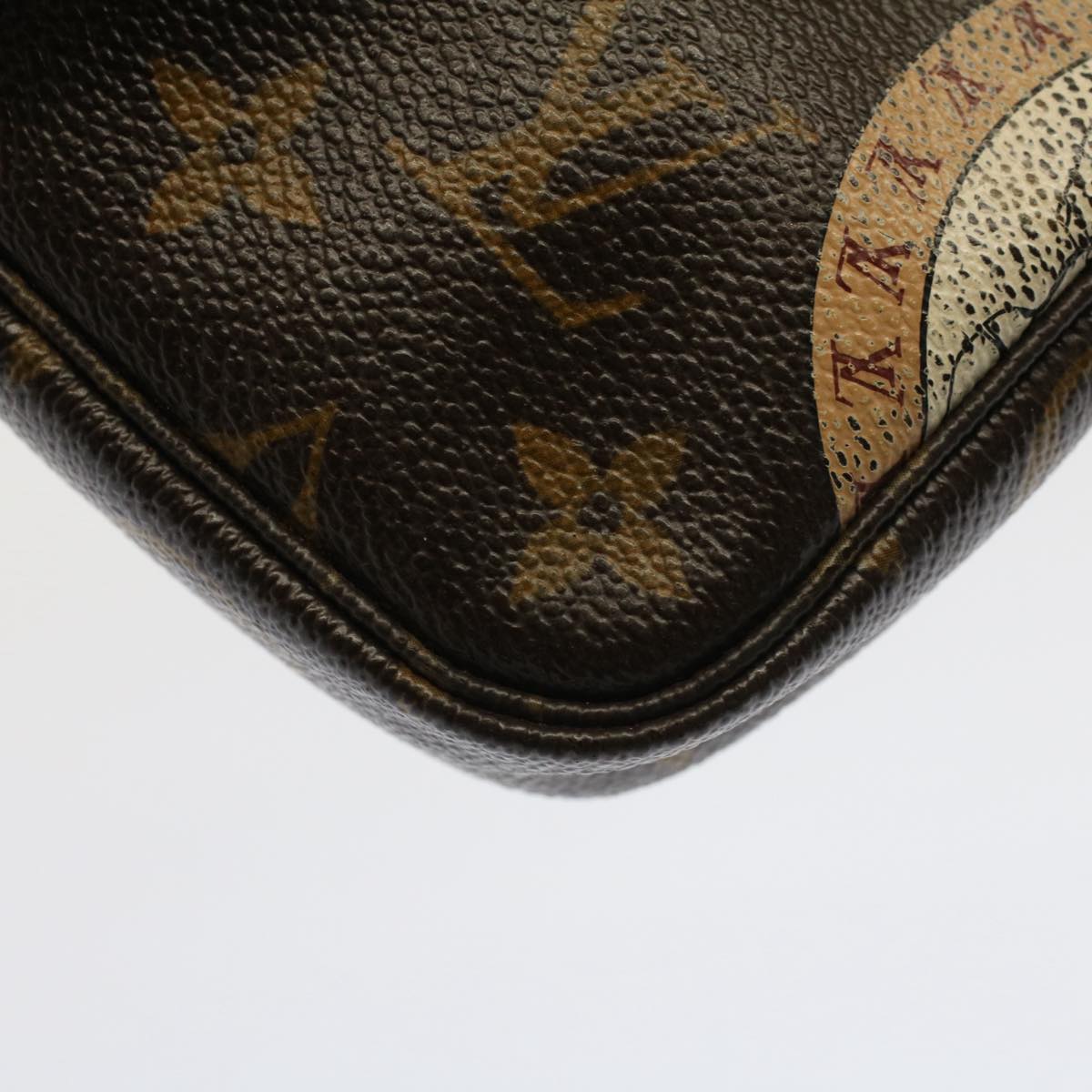 Louis Vuitton Pochette Accessoire Clutch