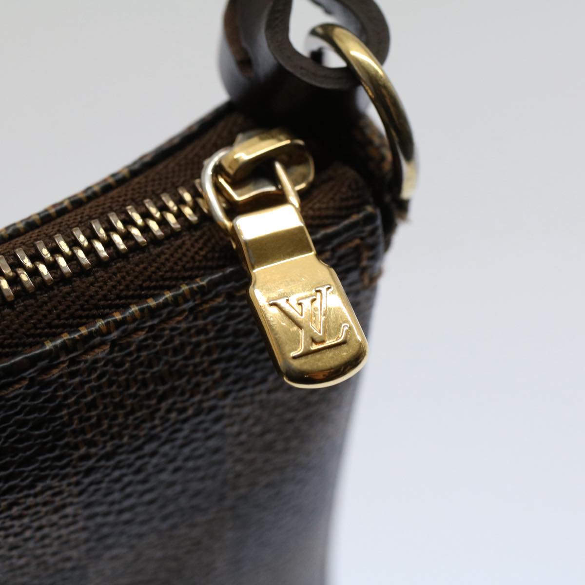 Louis Vuitton Pochette Accessoire Clutch