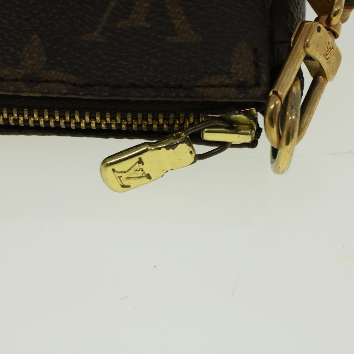 Louis Vuitton Pochette Accessoire Clutch