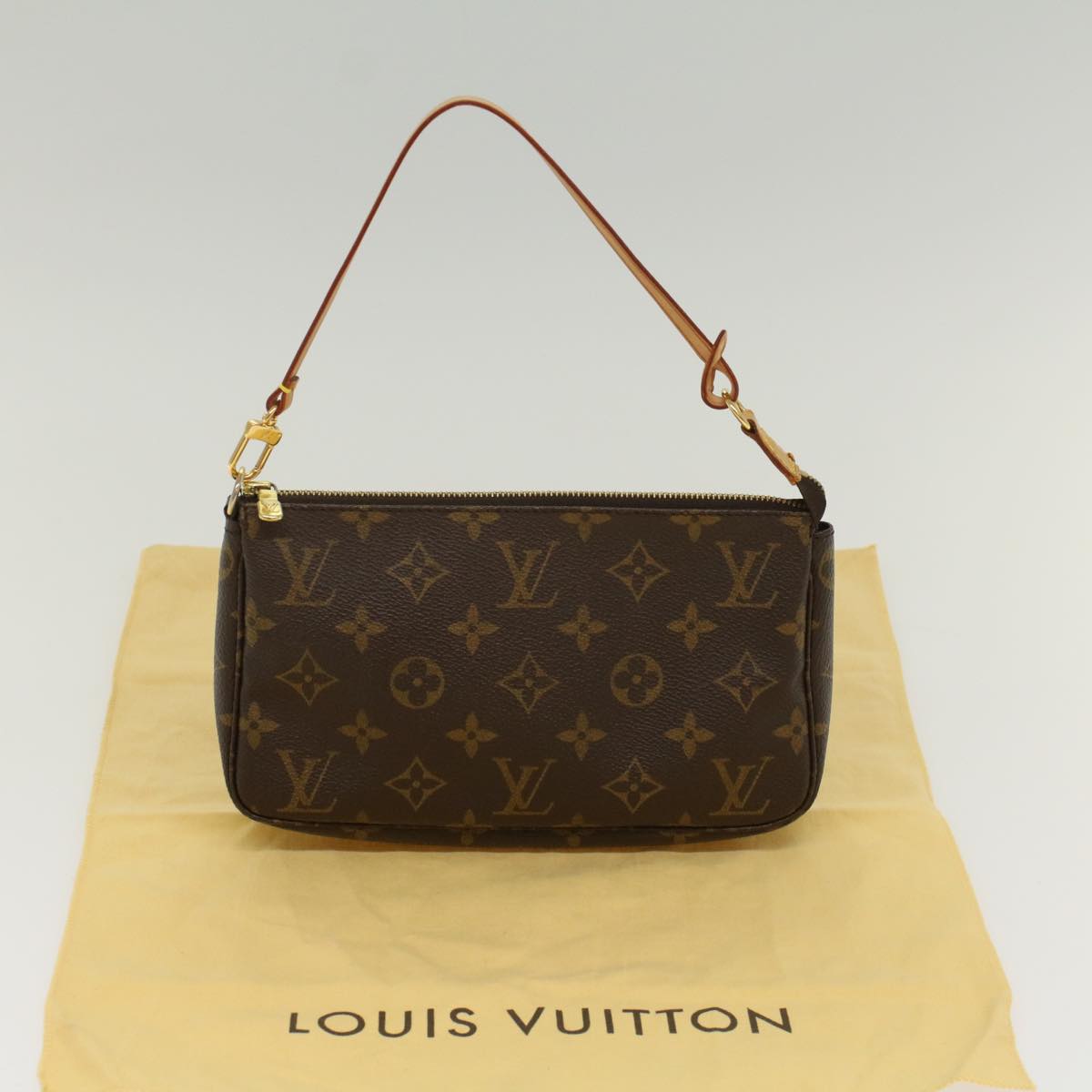 Louis Vuitton Pochette Accessoire Clutch