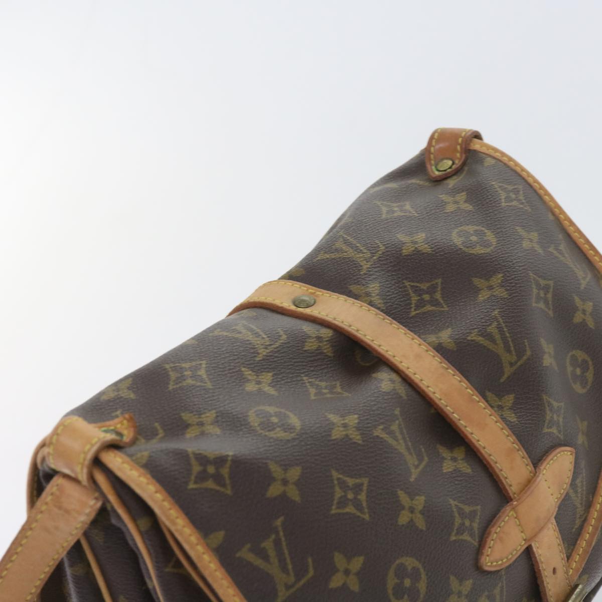 Louis Vuitton Saumur 30 Shoulder Bag