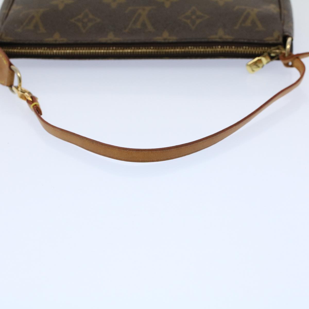 Louis Vuitton Pochette Accessoire Clutch