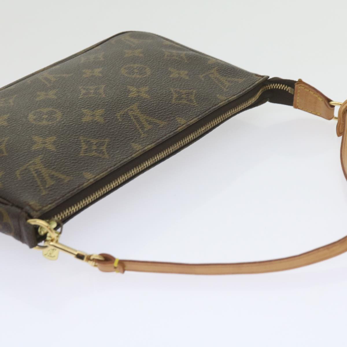 Louis Vuitton Pochette Accessoire Clutch