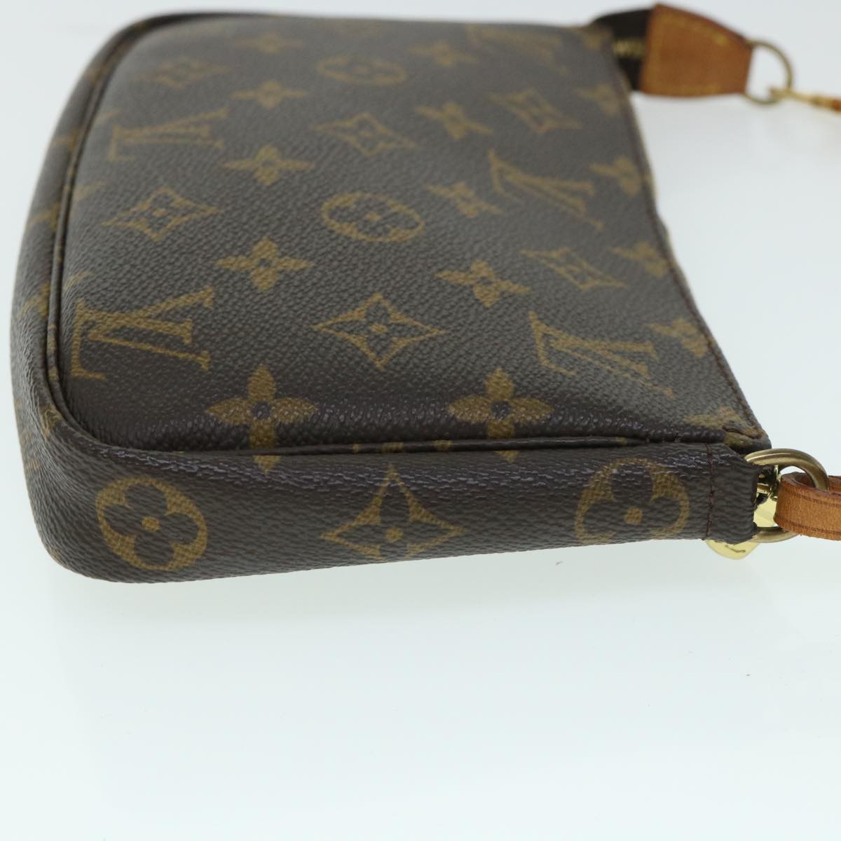 Louis Vuitton Pochette Accessoire clutch