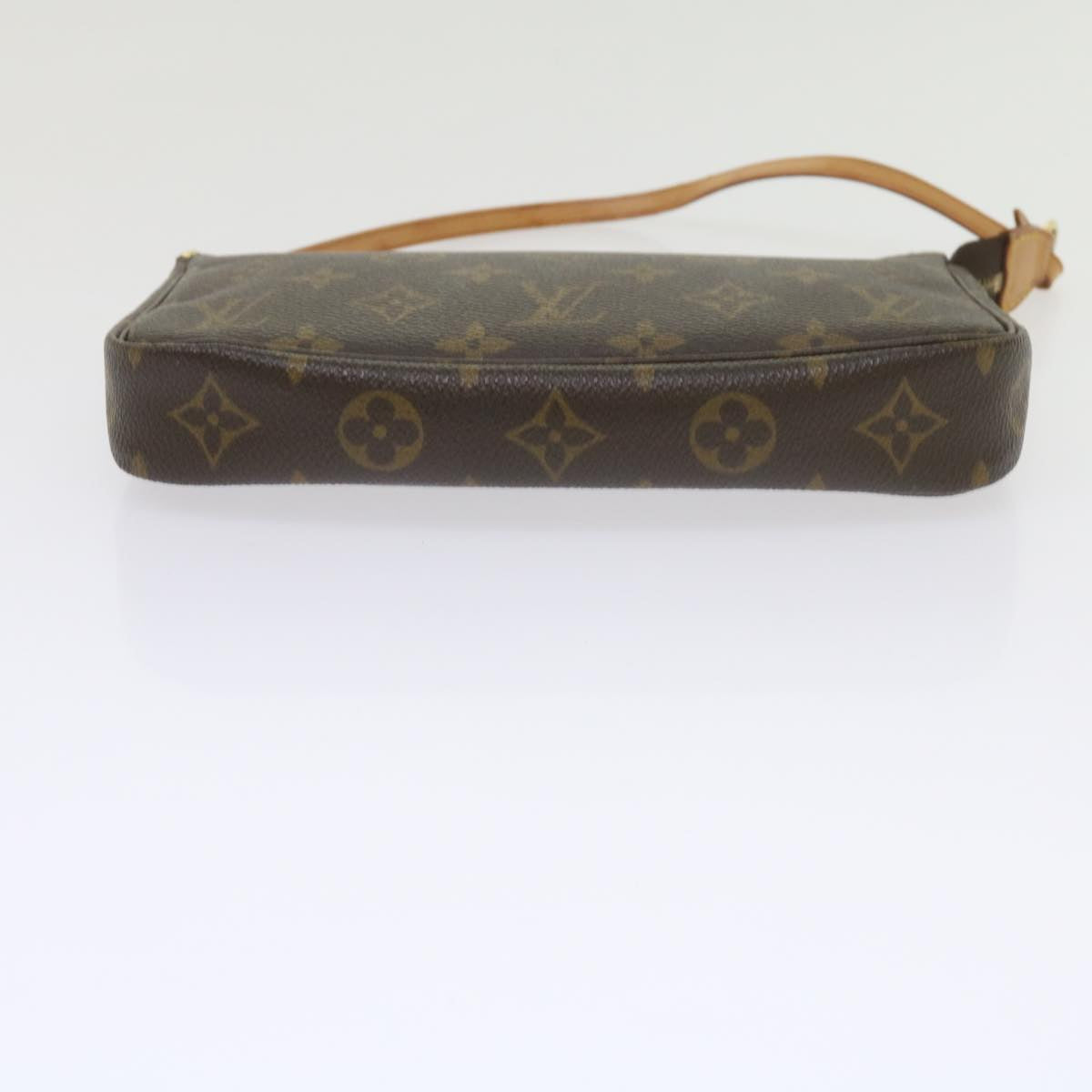 Louis Vuitton Pochette Accessoire Clutch